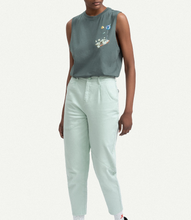 Load image into Gallery viewer, Rjovik T