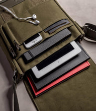 Load image into Gallery viewer, Met Olive