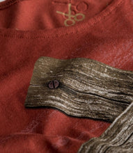 Load image into Gallery viewer, Averterit T